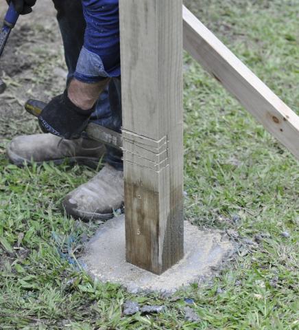 Fence. posts, DIY, Rapidset, Setting a post, Concrete, Cement